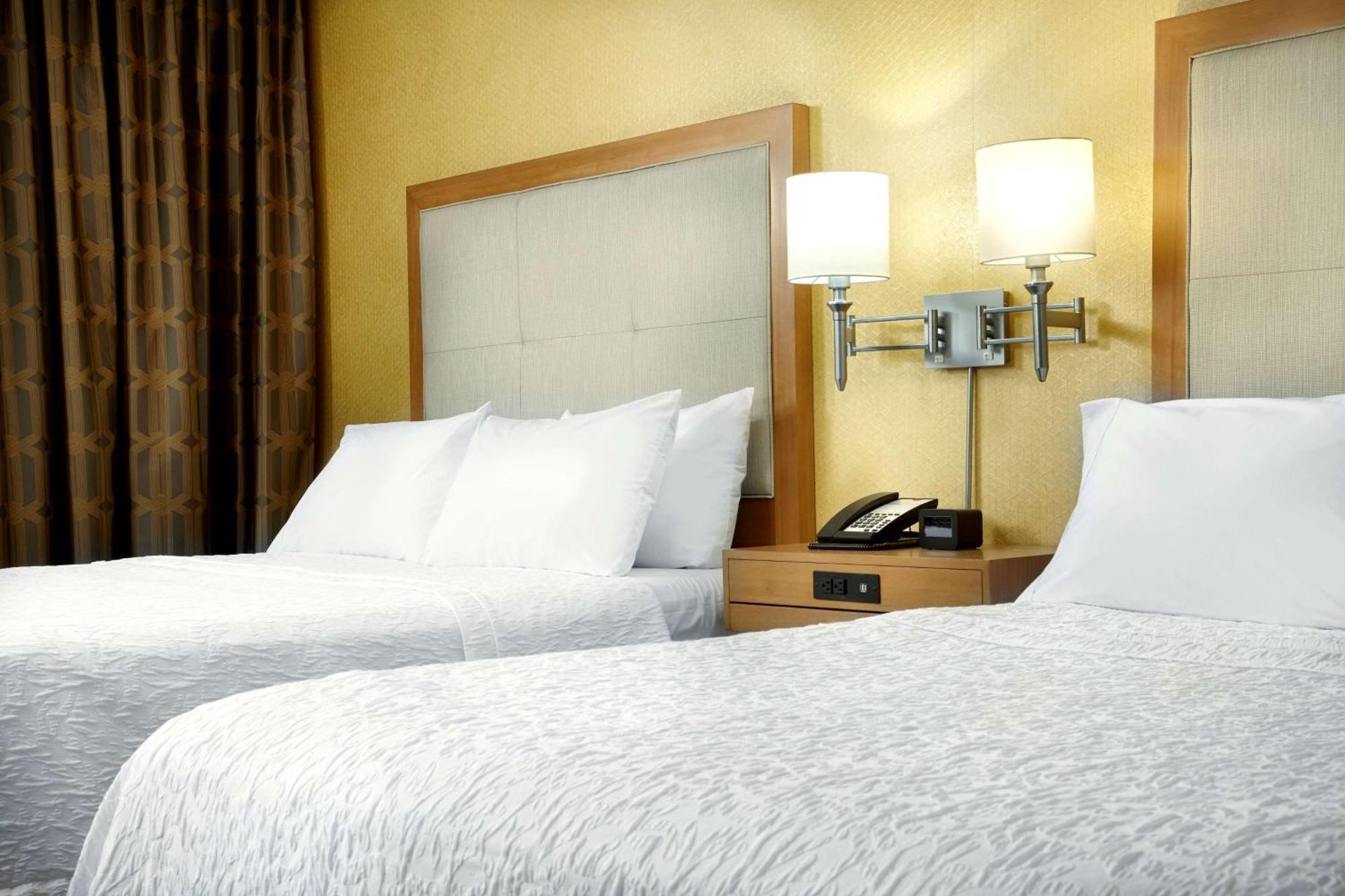 Hampton Inn & Suites Pittsburgh Airport South/Settlers Ridge Robinson Township Exterior foto